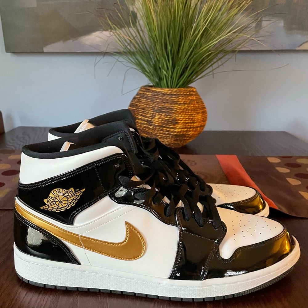 Jordan 1 Mid